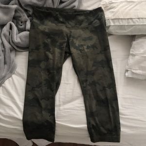 Lululemon camo size 10 luxtreme wunder under crop